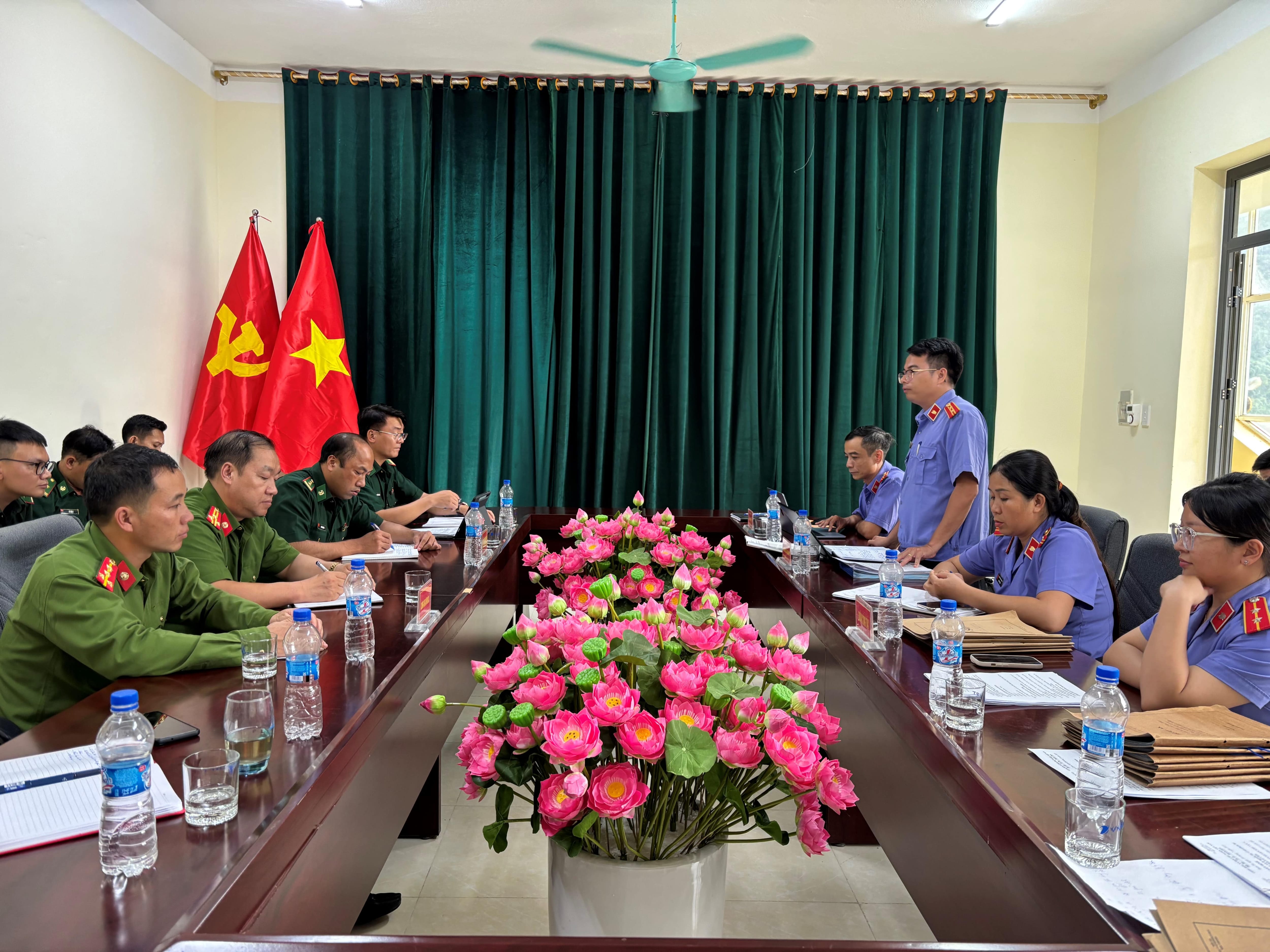 VKSND Khu vực 4 kiểm sát trực tiếp công tác bắt, tạm giữ hình sự và giải quyết nguồn tin về tội phạm tại các Đồn Biên phòng Mù Cả, Pa Ủ