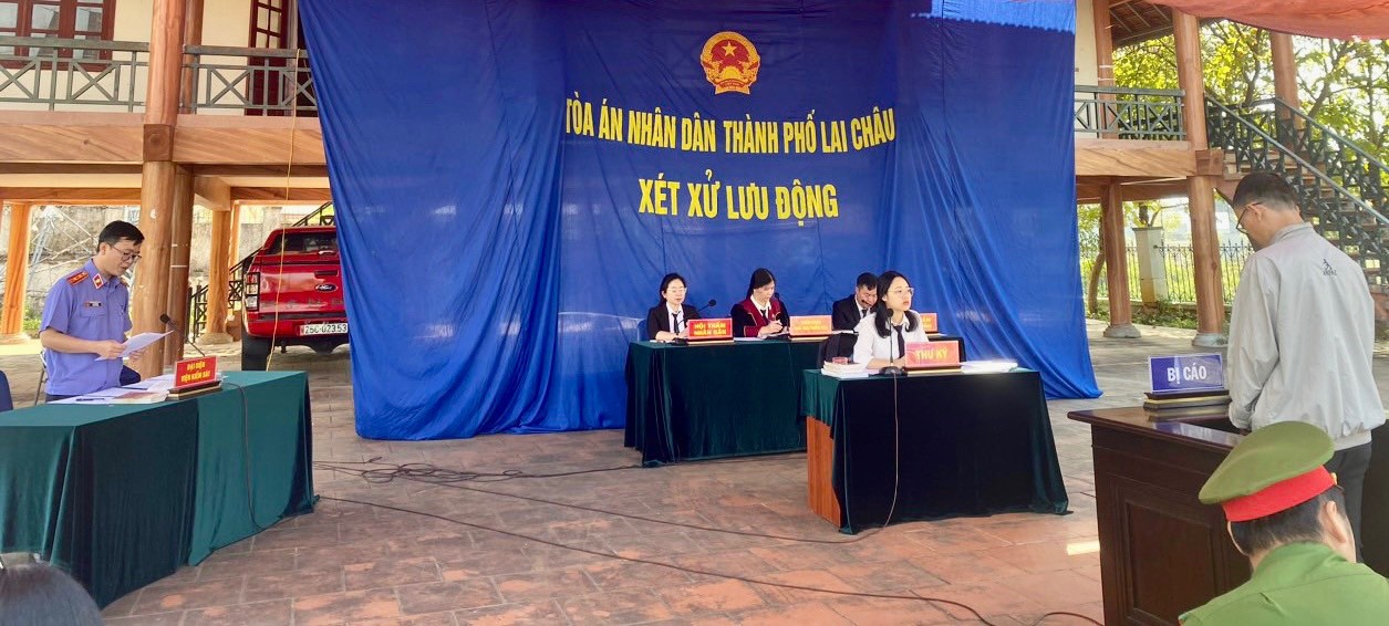 VKSND thành phố Lai Châu phối hợp với Tòa án nhân dân thành phố Lai Châu tổ chức xét xử lưu động tại phường Đông Phong, thành phố Lai Châu