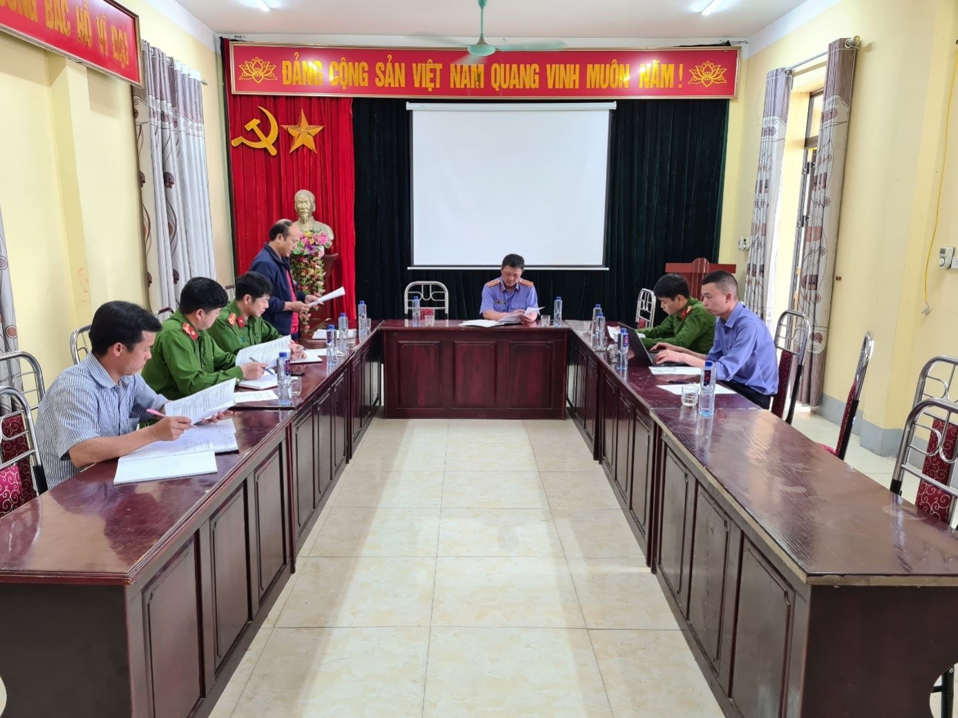 VKSND huyện Sìn Hồ trực tiếp kiểm sát việc Thi hành án hình sự tại Uỷ ban nhân dân xã Lùng Thàng và Hồng Thu