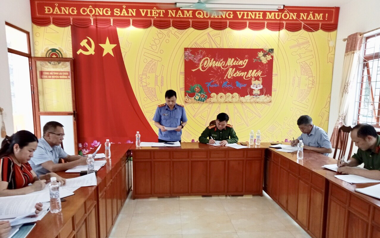 Trực tiếp kiểm sát việc tạm giữ, tạm giam và thi hành án hình sự tại Công an huyện Mường Tè