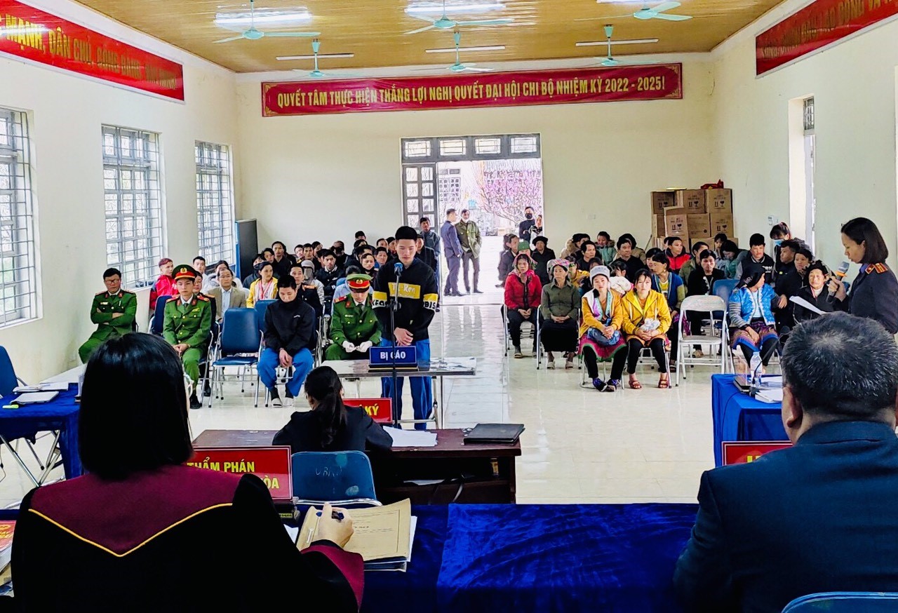 Viện kiểm sát nhân dân huyện Tân Uyên phối hợp với Tòa án nhân dân huyện tổ chức 03 phiên tòa hình sự xét xử lưu động, rút kinh nghiệm tại xã Hố Mít, huyện Tân Uyên