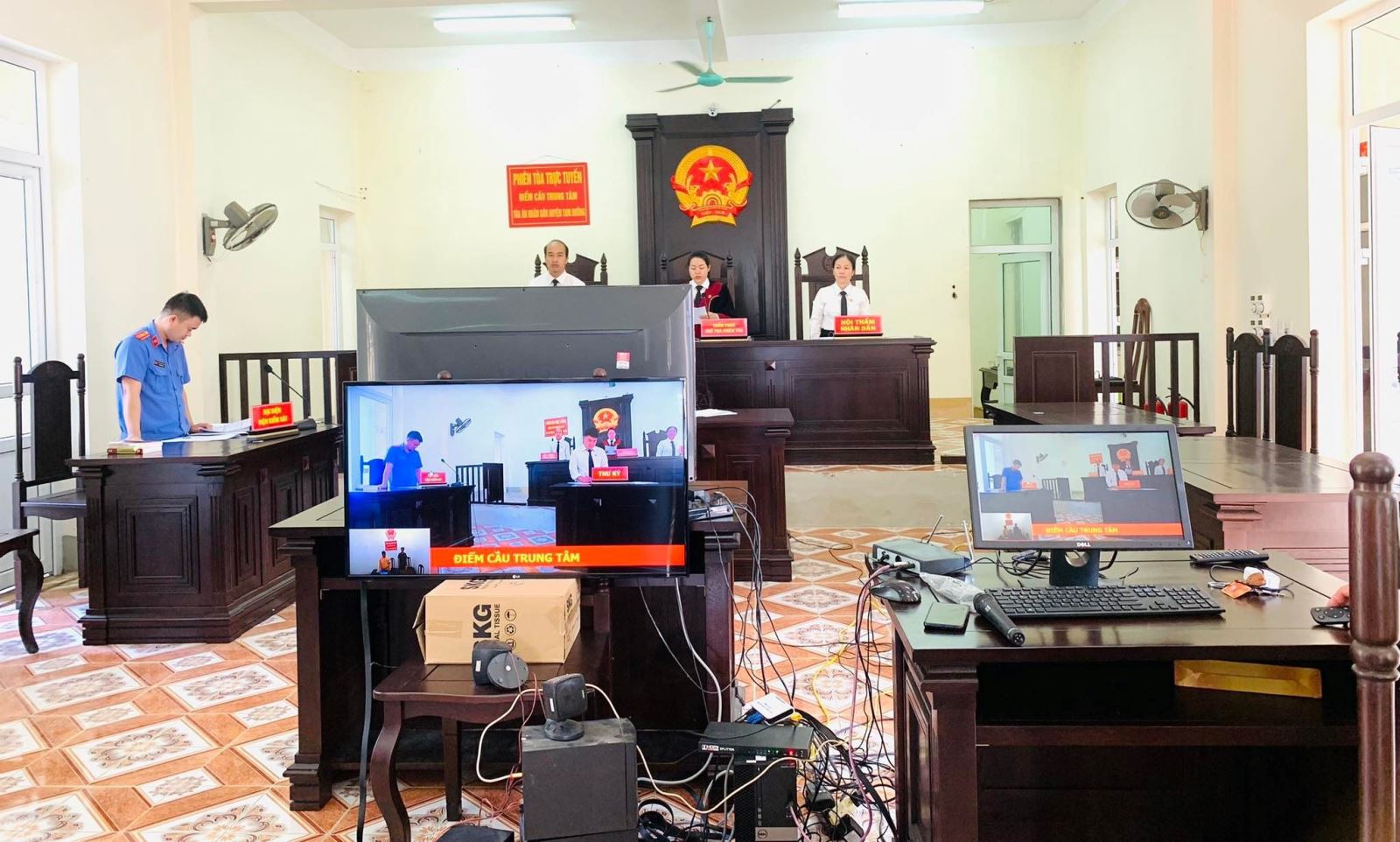 VKSND huyện Tam Đường phối hợp tổ chức phiên tòa hình sự trực tuyến.