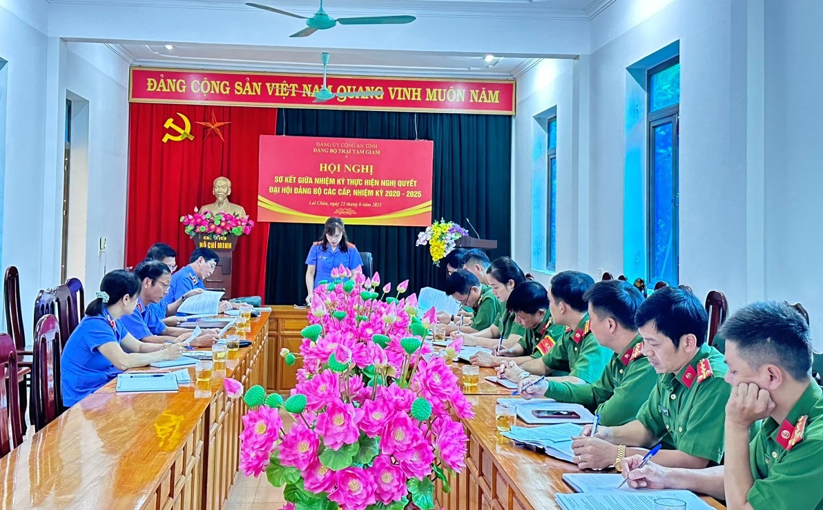 Trực tiếp kiểm sát tại Trại tạm giam Công an tỉnh Lai Châu