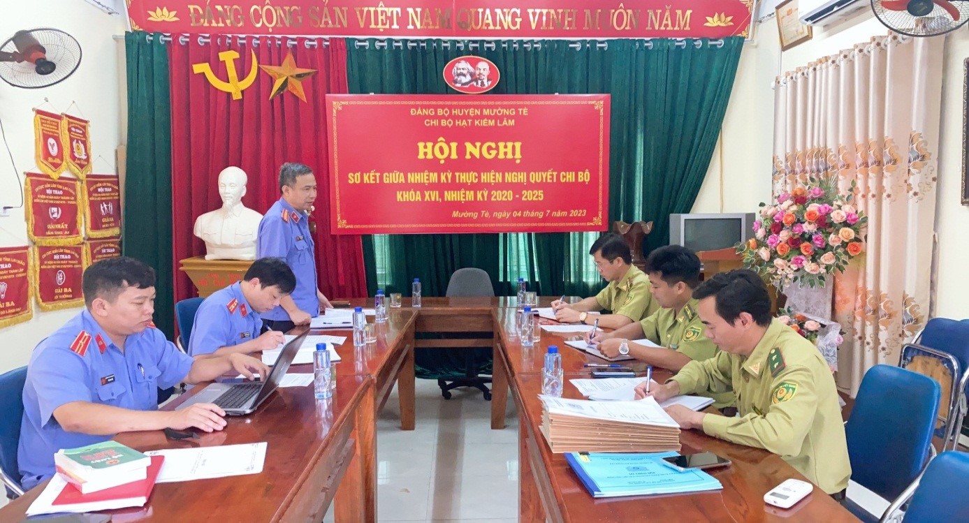 Trực tiếp kiểm sát tiếp nhận, giải quyết nguồn tin về tội phạm tại Hạt Kiểm lâm huyện Mường Tè