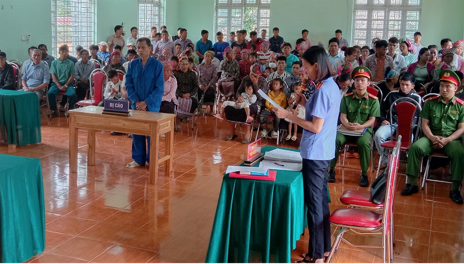 Xét xử lưu động tại xã Mường Khoa, huyện Tân Uyên