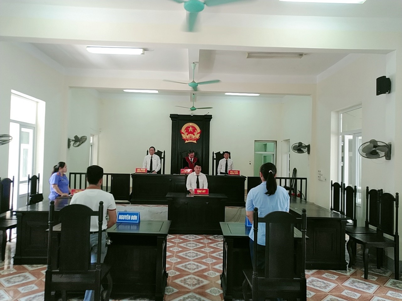 Tổ chức phiên tòa hôn nhân và gia đình rút kinh nghiệm