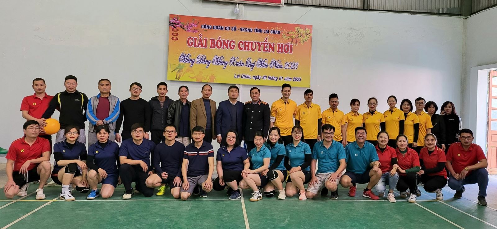 Công đoàn cơ sở VKSND tỉnh Lai Châu phối hợp với VKSND thành phố Lai Châu tổ chức Giải bóng chuyền hơi mừng Đảng, mừng Xuân Quý Mão 2023