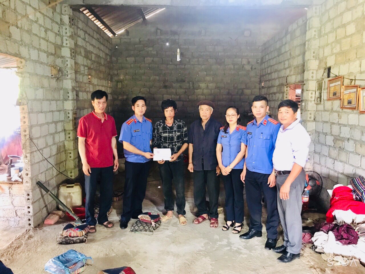 Nghĩa tình màu áo thiên thanh với bản làng