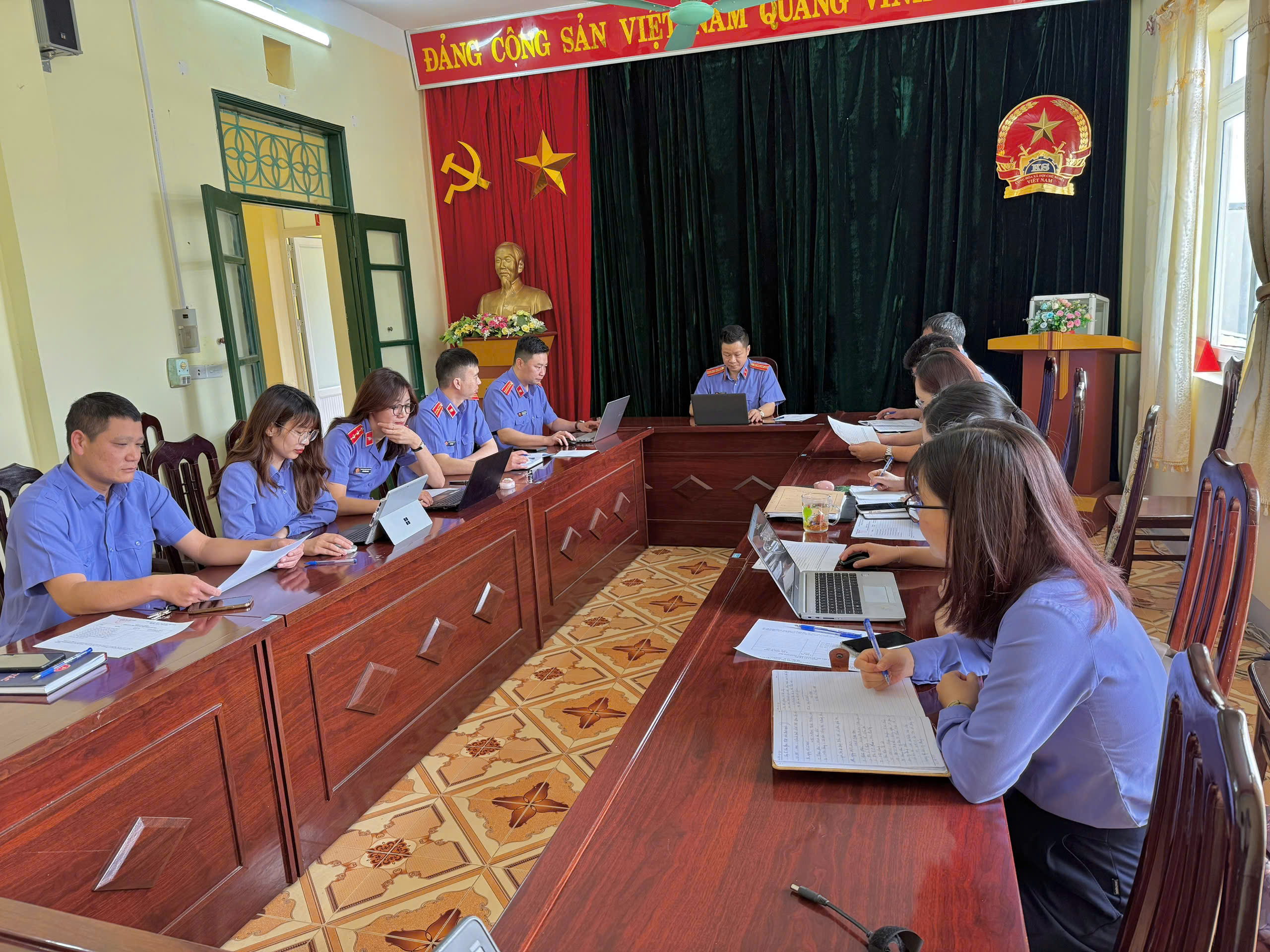 Viện kiểm sát nhân dân huyện Sìn Hồ tổ chức lấy ý kiến tham gia về dự thảo Nghị quyết sửa đổi, bổ sung một số điều của Hiến pháp năm 2013