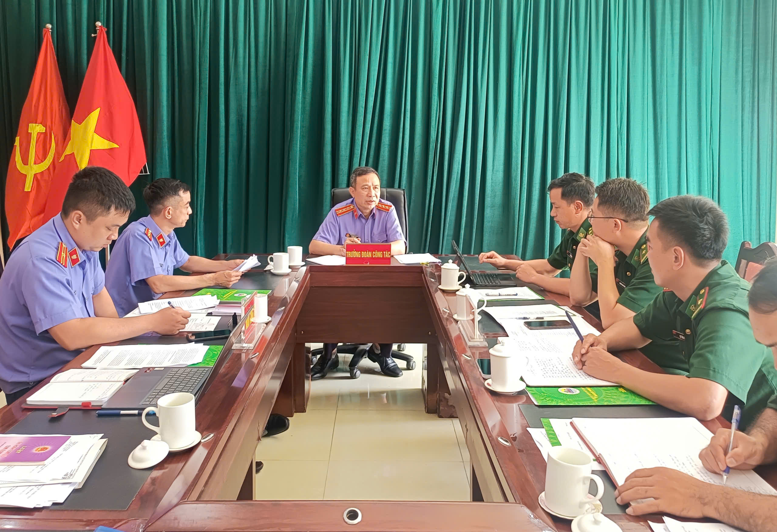 VKSND Khu vực 4 kiểm sát trực tiếp tại Đồn Biên phòng Thu Lũm và Đồn Biên phòng Ka Lăng