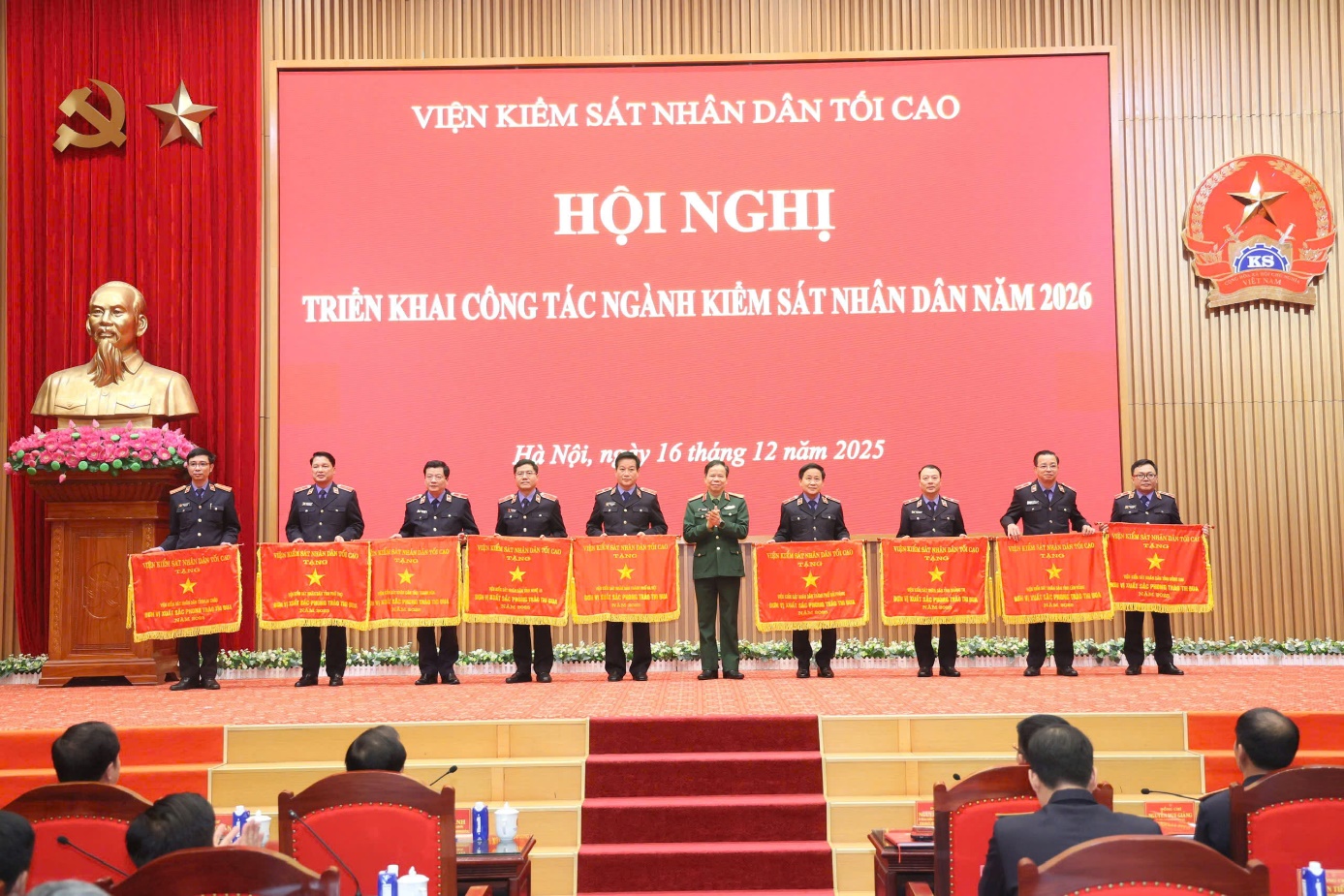 VKSND tỉnh Lai Châu vinh dự nhận  Cờ thi đua ngành Kiểm sát nhân dân năm 2025