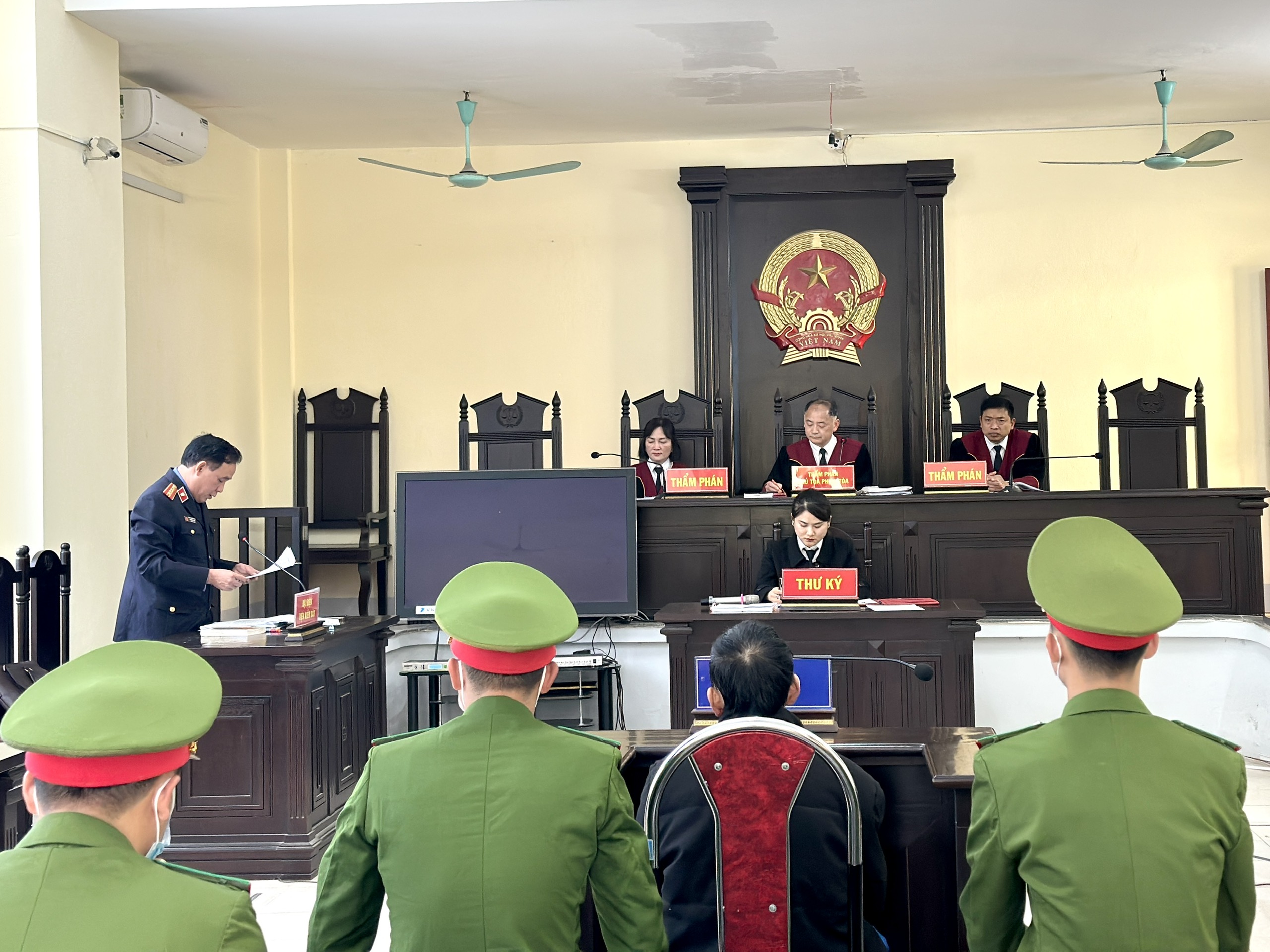 Lãnh đạo Viện kiểm sát nhân dân tỉnh Lai Châu trực tiếp thực hành quyền công tố, kiểm sát xét xử phúc thẩm vụ án hình sự