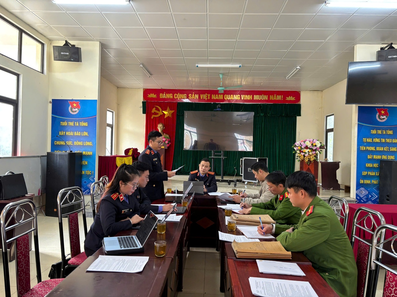 Viện kiểm sát nhân dân Khu vực 4 – Lai Châu kiểm sát trực tiếp việc tiếp nhận, phân loại, giải quyết nguồn tin về tội phạm tại Công an xã Tà Tổng, Lai Châu