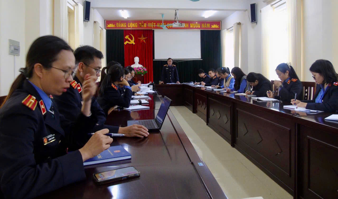 VKSND tỉnh Lai Châu công bố các quyết định và tiến hành kiểm tra tại Viện kiểm sát nhân dân Khu vực 2
