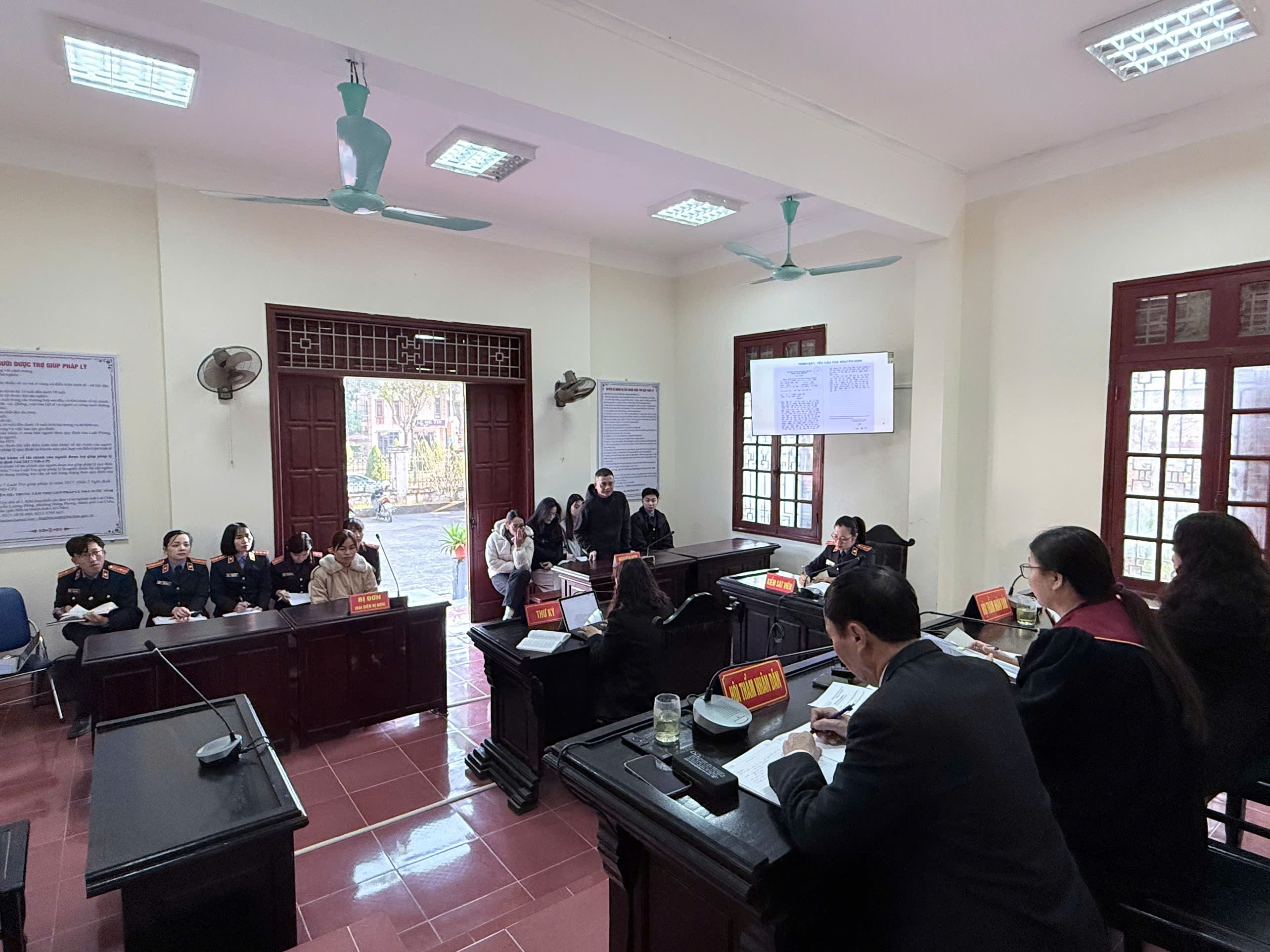 Viện kiểm sát nhân dân tỉnh Lai Châu tăng cường công tác kiểm tra, hướng dẫn  nghiệp vụ kiểm sát giải quyết án dân sự, hành chính, kinh doanh thương mại đối với Viện kiểm sát nhân dân khu vực.
