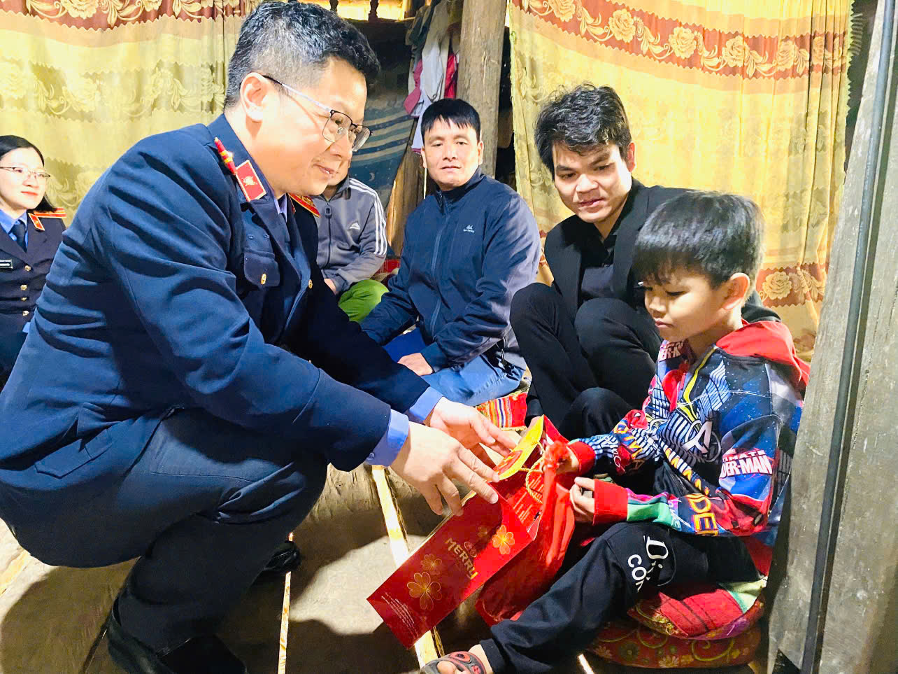 Viện kiểm sát nhân dân khu vực 1 – Lai Châu vào cuộc giúp bé trai 6 tuổi được cấp giấy khai sinh và đảm bảo các quyền công dân