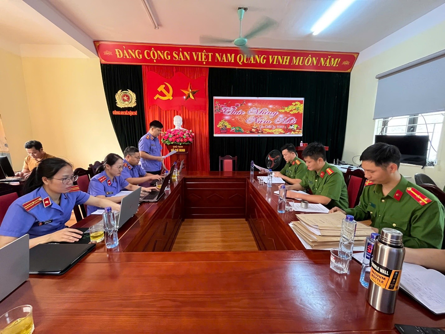 VKSND Khu vực 2 - Lai Châu tiến hành kiểm sát trực tiếp công tác tiếp nhận, phân loại, xử lý, giải quyết nguồn tin về tội phạm tại Công an các xã Nậm Sỏ, Pắc Ta và Bản Bo.