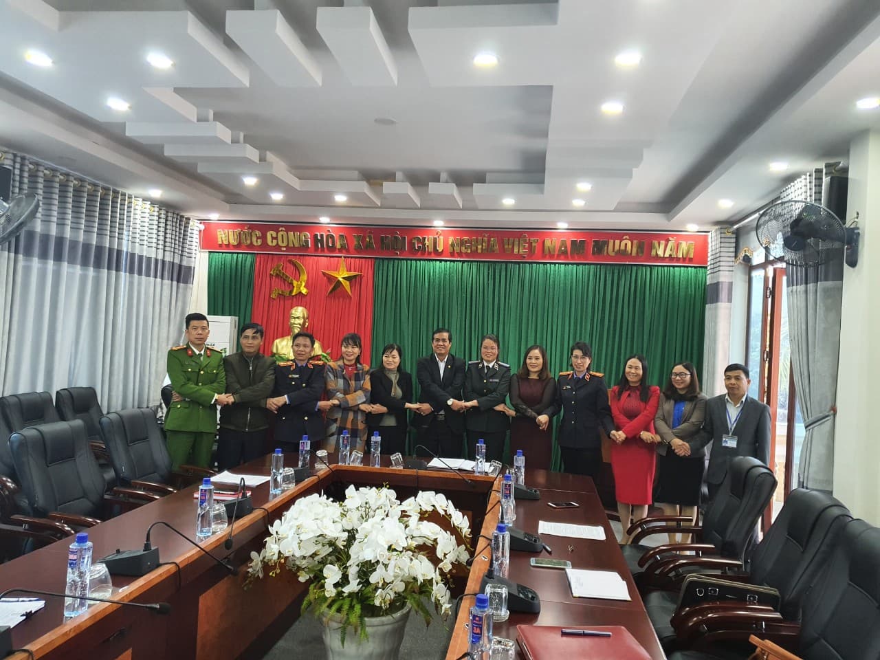 Viện kiểm sát huyện Than Uyên chủ trì tổ chức ký kết 02 quy chế phối hợp trong công tác giải quyết vụ việc, vụ án xâm hại đến trẻ em và trong tác tuyên truyền, phổ biến giáo dục pháp luật
