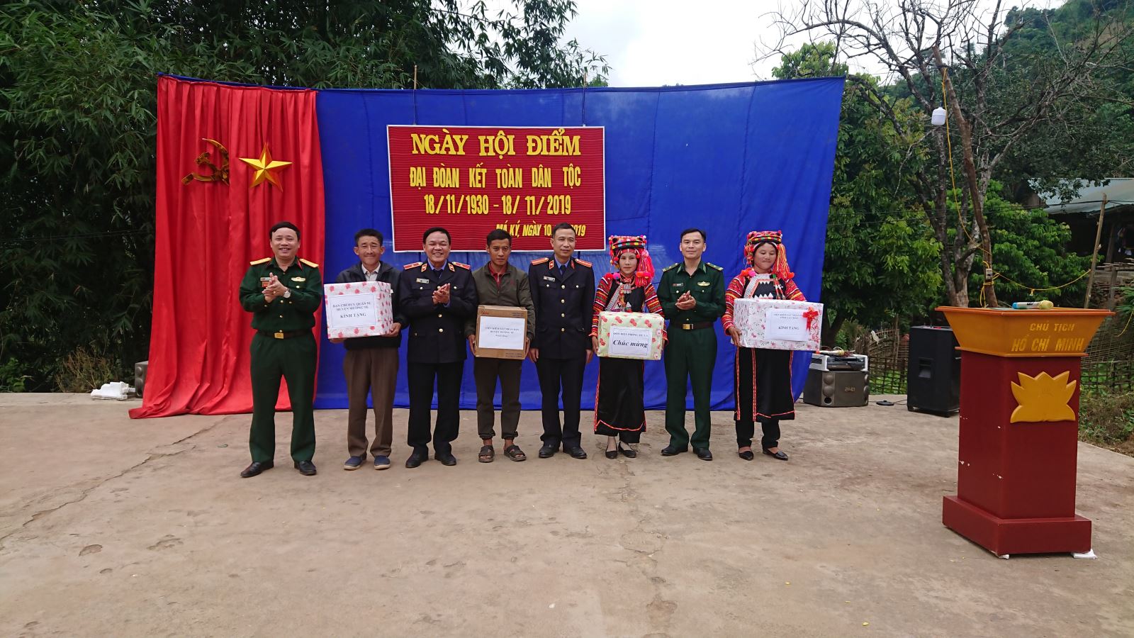 Đ/c Nông Văn Hải, Ủy viên BCH Đảng bộ tỉnh, Viện trưởng viện kiểm sát nhân dân tỉnh Lai Châu dự ngày hội Đại đoàn kết toàn dân tộc tại bản Má Ký, xã Mù Cả, huyện Mường Tè, tỉnh Lai Châu.