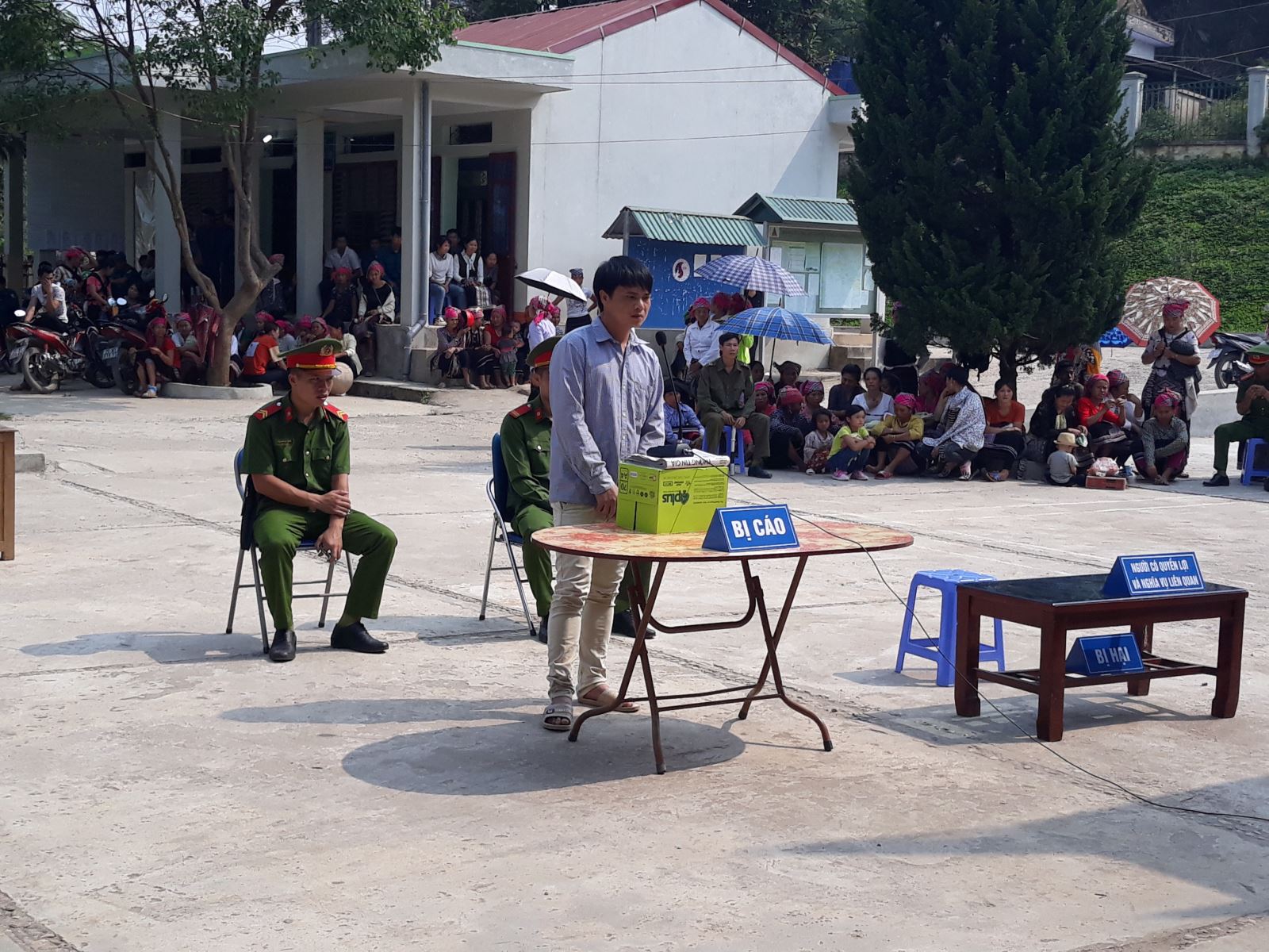 Viện kiểm sát nhân huyện Tam Đường phối hợp với Tòa án nhân dân huyện Tam Đường, Tổ chức chức hai phiên tòa xét xử lưu động, rút kinh nghiệm tại UBND xã Nà Tăm.
