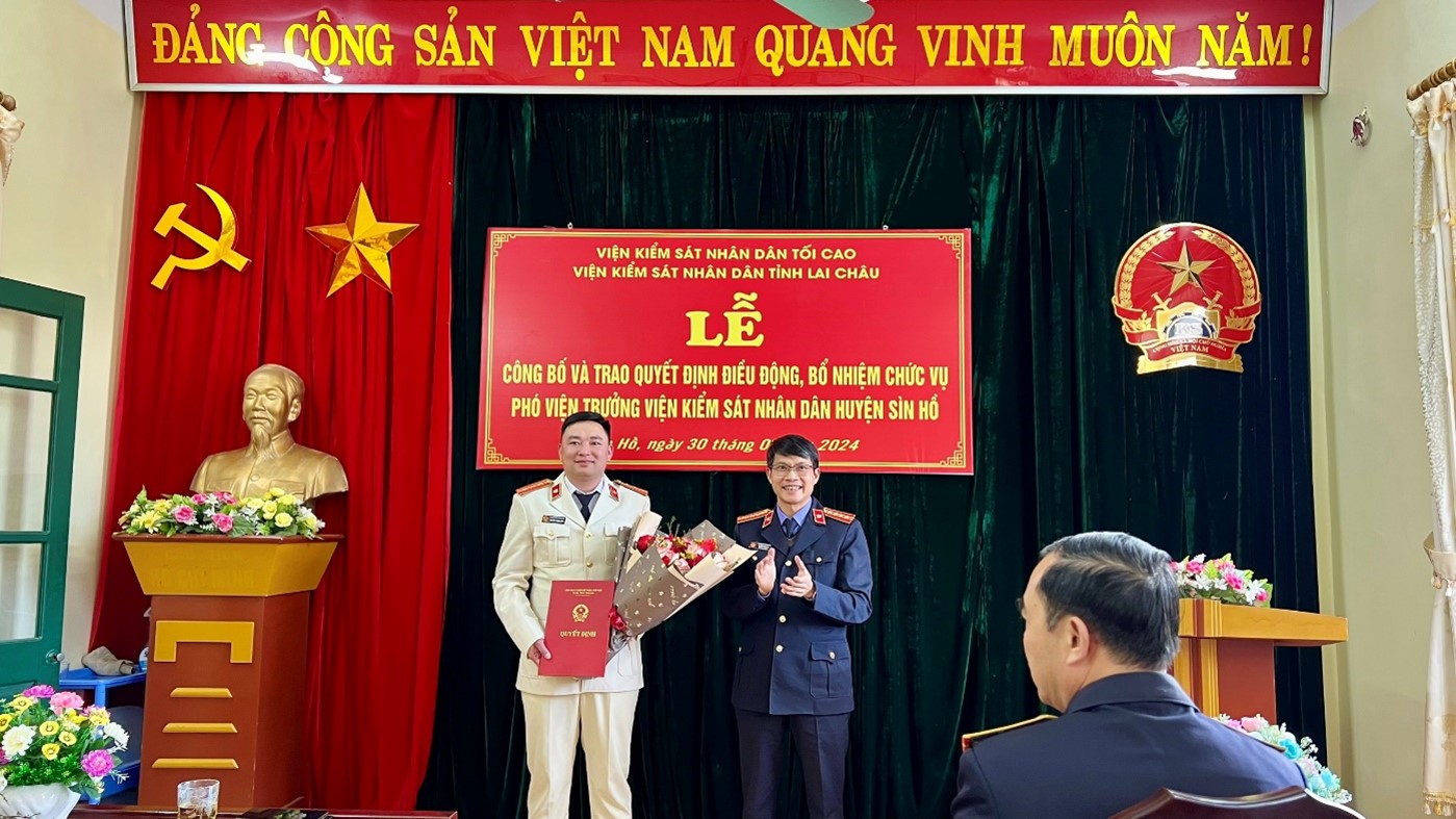Lễ công bố và trao quyết định về công tác cán bộ