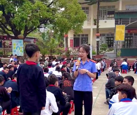Viện kiểm sát Than Uyên tuyên truyền pháp luật tại trường THCS xã Mường Cang