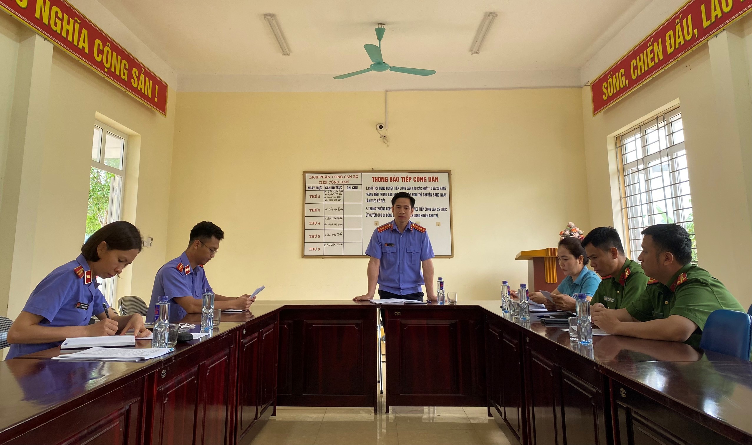 VKSND huyện Tân Uyên trực tiếp kiểm sát công tác thi hành án hình sự tại UBND thị trấn Tân Uyên, huyện Tân Uyên